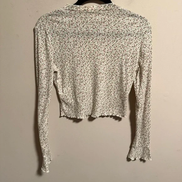 Storia Scalloped High Neck Dainty Long Sleeve Floral Tee- Size Medium - Picture 4 of 6